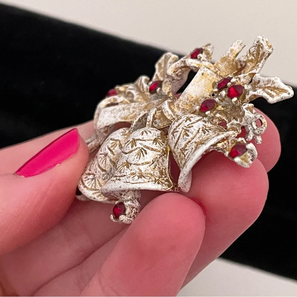 Vintage 60’s GERRY'S Christmas Winter Holiday Festive Bell Cottage Pin / Brooch